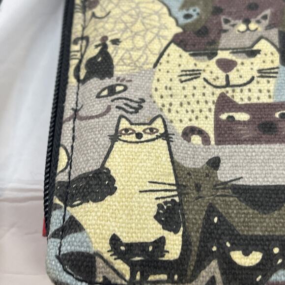 Unionbay Zip Around Bifold Wallet Cat Design w/ Wrist Strap - Picture 3 of 12